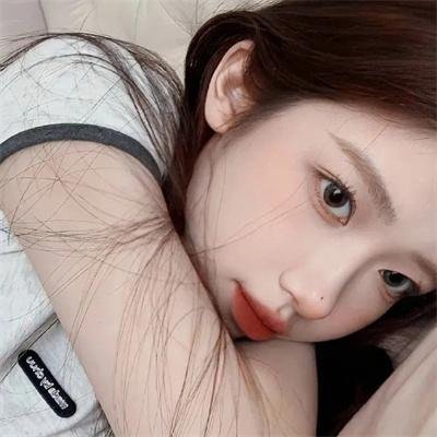 某天后之女走后门进组，人设崩塌，短时间内持续发酵